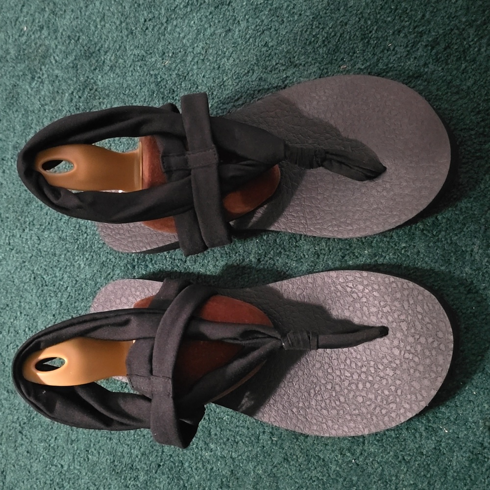 Skechers Yoga Foam black sandals size 8